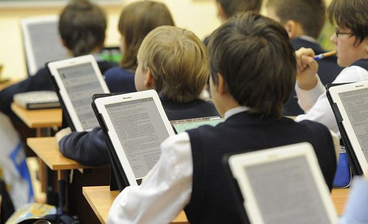 Lecție digitală cu manuale în limba rusă