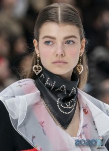 sjaal in plaats van een ketting - winter 2019-2020 mode