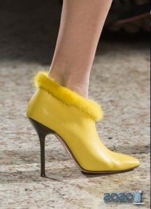 Geltoni kulkšnies batai rudenį-žiemą 2019-2020 m