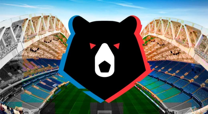 logotypen för den ryska Premier League på stadionens bakgrund