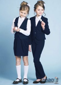 Školní oblek pro dívky na školní rok 2019-2020