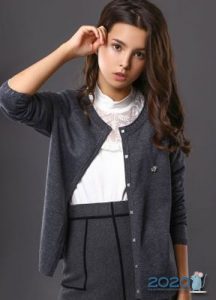 Пуловер за девојчице - школска мода за 2020. годину