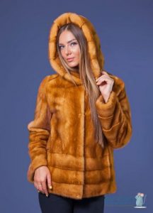 Scandinavian or vison - manteaux de fourrure à la mode 2020