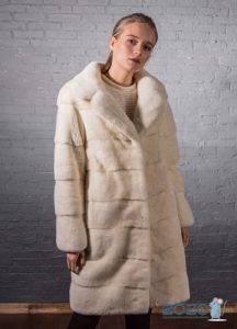 Kanadischer Nerz weiß - modische Pelzmäntel für den Winter 2019-2020