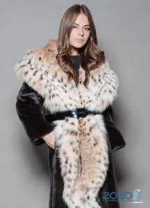 Płaszcz z norki z kołnierzem rysia - moda 2020