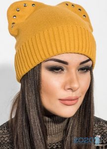 Trendy mustard hat for 2020