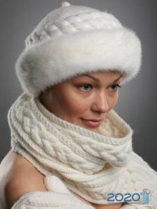 Плетени шешир с крзном за 2020. годину