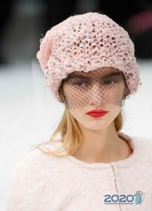 Roze hoed met een sluier - 2020 mode