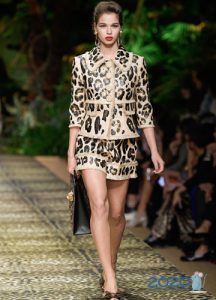 ชุดแฟชั่น Dolce & Gabbana กับกางเกงขาสั้นฤดูใบไม้ผลิฤดูร้อนปี 2020