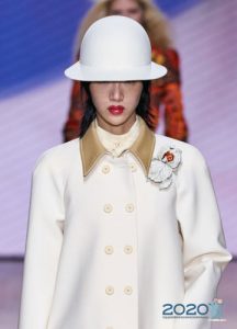 Elegante chapéu branco primavera-verão 2020