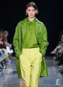 Blusa verde na moda primavera-verão 2020