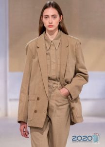 Bluza i jakna u jednoj boji - trend 2020