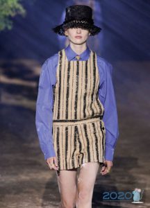 Modieuze blouse van Dior lente-zomer 2020