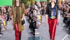 Μοντέρνο κόκκινο δερμάτινο παντελόνι άνοιξη-καλοκαίρι 2020