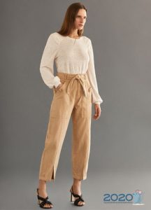 Pantalones con aberturas pequeñas - moda primavera y verano 2020