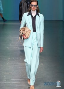 Pantalon turquoise à la mode pour la saison printemps-été 2020