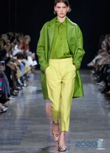 Fashionable yellow pants for the spring-summer 2020 season