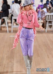 Jeans lilla alla moda per la stagione primavera-estate 2020
