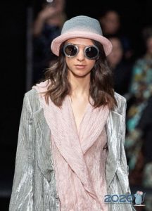 Óculos redondos na moda para a temporada primavera-verão 2020