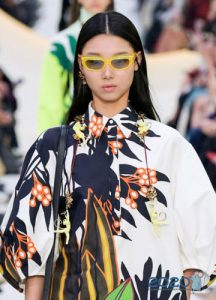 Gelas fesyen dengan bingkai kuning musim bunga-musim panas 2020