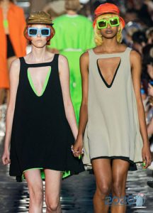 Modebrille mit hellen Rahmen Frühling-Sommer 2020
