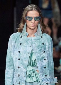 Modebrille mit einem blauen Rahmen Frühling-Sommer 2020