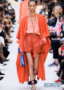 Capa-casaco - moda primavera-verão 2020