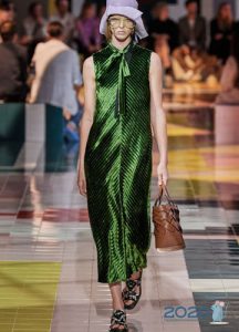 Φωτεινό πράσινο φόρεμα άνοιξη-καλοκαίρι του 2020