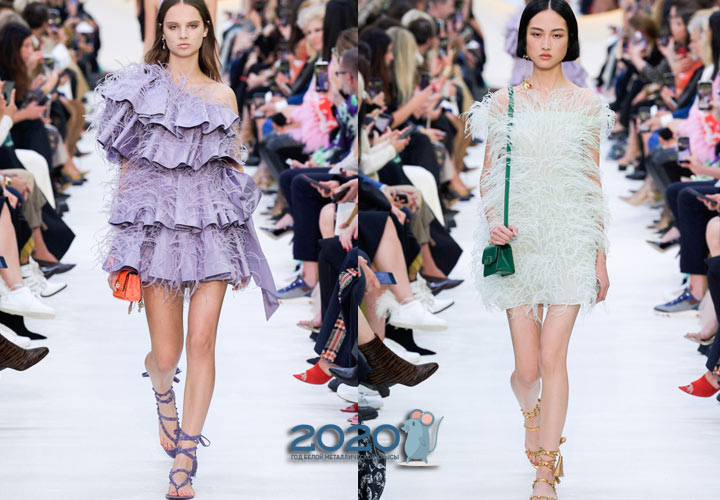 mode jurken met veren seizoen lente-zomer 2020
