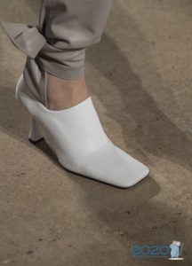 Sapatos com salto quadrado - moda primavera 2020