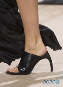 Módní boty na jaře 2020 s neobvyklými podpatky